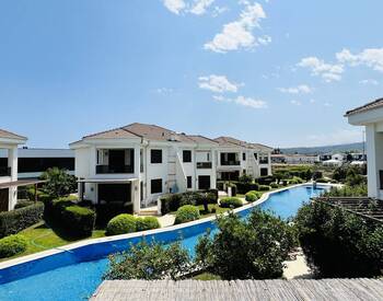 Mountain-view House Near the Sea in a Complex in Çamyuva 1