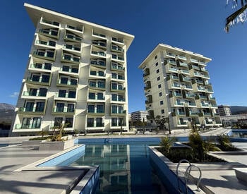 Alanya'da Havuzlu Sitede Deniz Manzaralı Eşyalı Daire 1