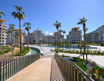 Flat in Azura World Residence Near the Sea in Türkler 1