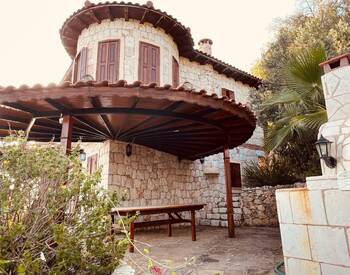 فيلا حجرية مطلة على البحر في كاس 2