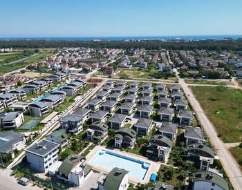Antalya Belek'te Özel Havuzlu ve Bahçeli Şık Villa 3