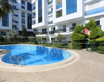 Flat for Sale in Konyaaltı Hurma Complex with Outdoor Parking 1