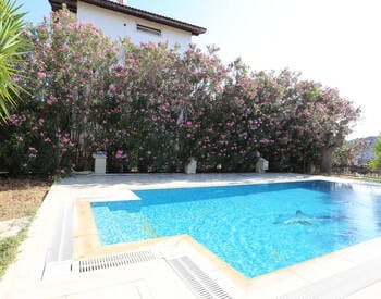 Antalya Belek'te Havuzlu 3+1 Villa 2