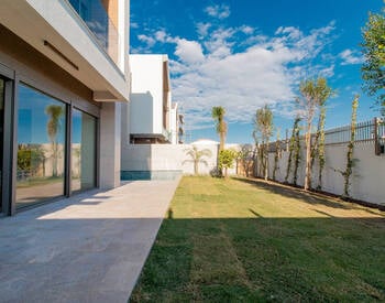 Antalya Lara'da Özel Bahçeli ve Havuzlu Villalar 3