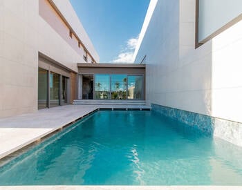 Antalya Lara'da Özel Bahçeli ve Havuzlu Villalar 2