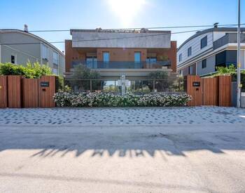 Antalya Kundu'da Bahçeli ve Havuzlu Müstakil Evler 2