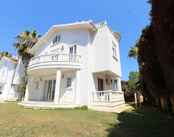 Antalya Belek'te Havuzlu Sitede Eşyalı Villa 3