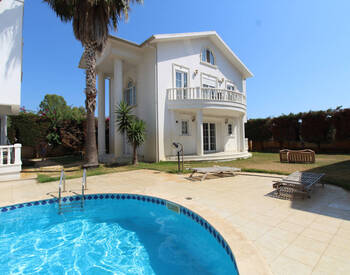 Antalya Belek'te Havuzlu Sitede Eşyalı Villa 2