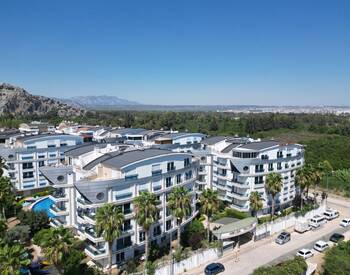 Antalya Konyaaltı’nda Havuz Manzaralı Eşyalı 2+1 Daire 3