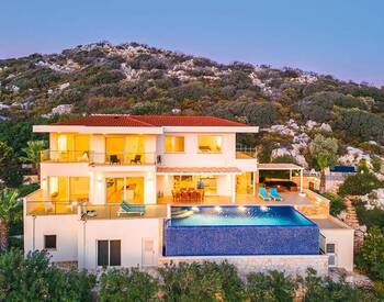 5-bedroom House with Infinity Pool in Antalya Kaş 2
