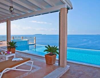 Immobilie Mit Meerblick Und Investitionspotenzial In Kaş 1