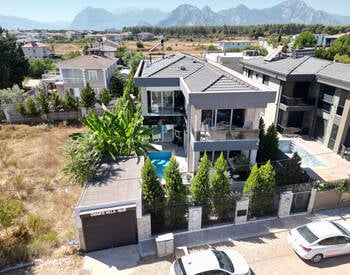 Элегантный дом с собственным бассейном в районе Ешильбайыр Анталия 1