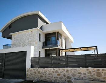 4-bedroom Semi-detached House with Pool and Garden in Belek 2