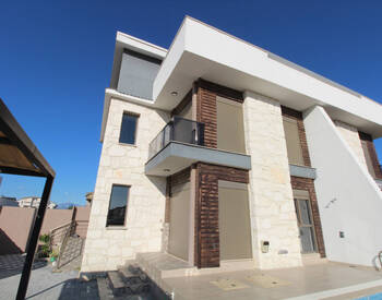 4-bedroom Semi-detached House with Pool and Garden in Belek 3