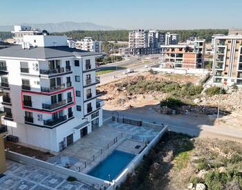 Flat in a Complex with Pool Near Antalya City Hospital in Kepez 2