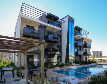 Building with High Rental Income Potential in Antalya Altintas 1