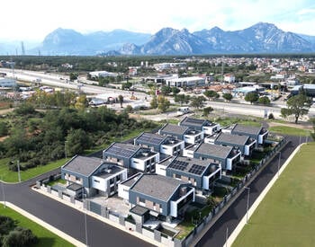 Woning Met 4 Slaapkamers, Zwembad En Tuin In Döşemealtı Antalya 1