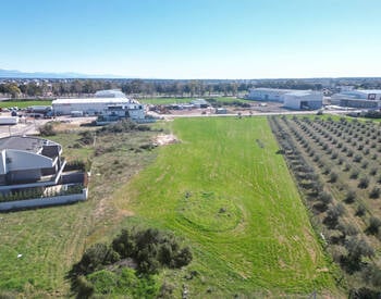 أرض تجارية بالقرب من الطريق الرئيسي في منطقة دوشمالتي بمدينة أنطاليا 2