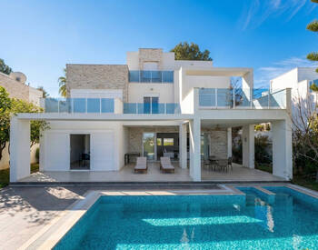 4-bedroom Triplex Villa with Pool in Antalya 1