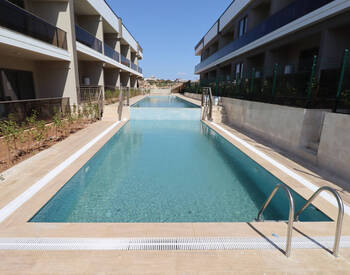 Aksu’da Havuzlu ve Bahçeli Sitede Deniz Manzaralı Daireler 3