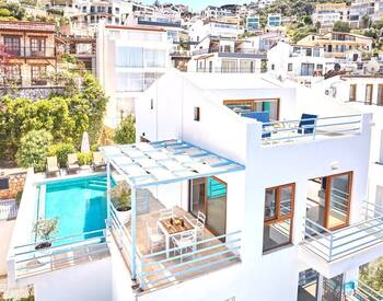 Kalkan Kışla’da Plaja Yakın Deniz Manzaralı Eşyalı Villa 1