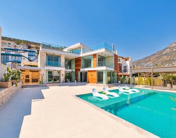 Villa Met Uitzicht Op Zee En 4 Verdiepingen In Kalkan Antalya 1