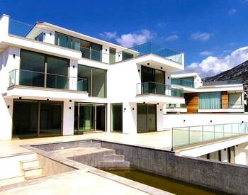 Sea View 5-bedroom Villa with Extensive Amenities in Kalkan 1