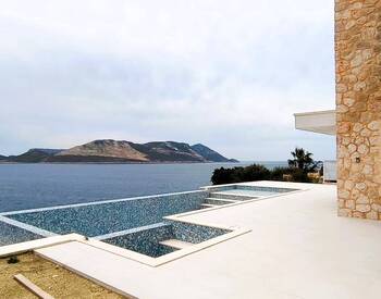 Antalya Kaş'ta Satılık Denize Sıfır 4+1 Villa 2