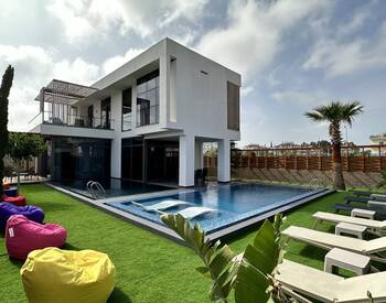 Furnished Villa with Heated Pool in Antalya Kadriye 1