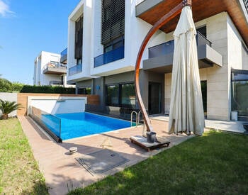 6-bedroom Villa with a Private Pool and Garden in Konyaalti 3