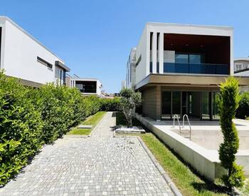 Detached Villa with Private Garden and Pool in Kemer Antalya 3