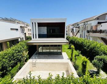 Detached Villa with Private Garden and Pool in Kemer Antalya 1
