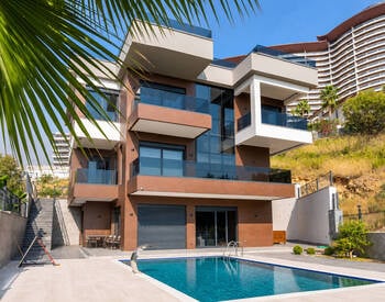 Detached Villa with Sea View and Pool in Alanya Turkey 1