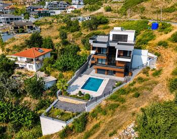 Detached Villa with Sea View and Pool in Alanya Turkey 3