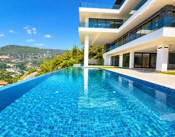 Alanya'da Deniz Manzaralı ve Özel Havuzlu Şık Villa 3