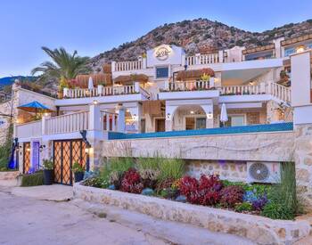 Antalya Kalkan'da Deniz Manzaralı 5 Yatak Odalı Müstakil Villa 3