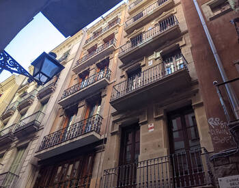 Renoverade Lägenheter Nära Monument I Barcelona Barrio Gotico 1