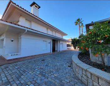 Villa with Pool Near the Sea in Barcelona Alella 1