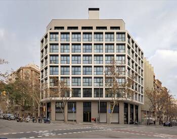 Properties in a Complex with Swimming Pool in Barcelona Andreu 1