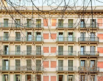 Restored Flats in a Central Location in Barcelona Eixample 1
