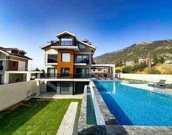 Spacious Villas with Private Pool and Garden in Fethiye Oludeniz 1