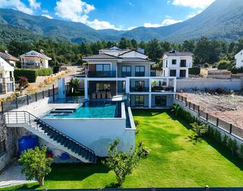 4-bedroom House with a Private Pool in Fethiye Mugla 1