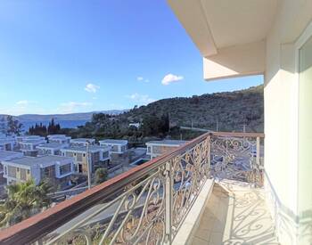 Apartment in a Complex Next to Marina in Milas, Mugla 1