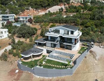 Elegant Villa with Private Pool and Sea View in Fethiye 3