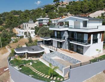 Elegante Villa Mit Privatem Pool Und Meerblick In Fethiye 3