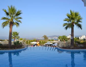 Muğla Milas'ta Özel Plajı Bulunan Sitede Deniz Manzaralı Daire 1