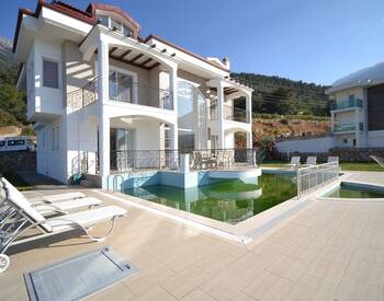 House on 1500 M² Plot in Fethiye Ölüdeniz 2