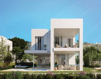 Sotogrande’de Yüksek Konumda Modern Tasarımlı Villalar 1