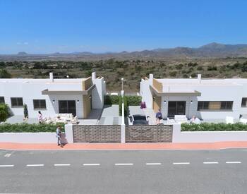 Modern Semi-detached Houses with Private Car Parking Areas in Alicante 1