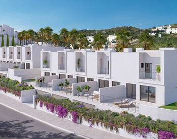 New Properties in a Beachside Complex in Granada Almunecar 1